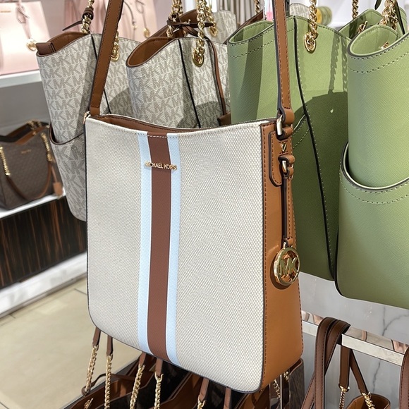 Michael Kors Jet Set Travel Large Messenger Bag (Luggage) 35S3GTVM3C
NWT - Picture 6 of 16